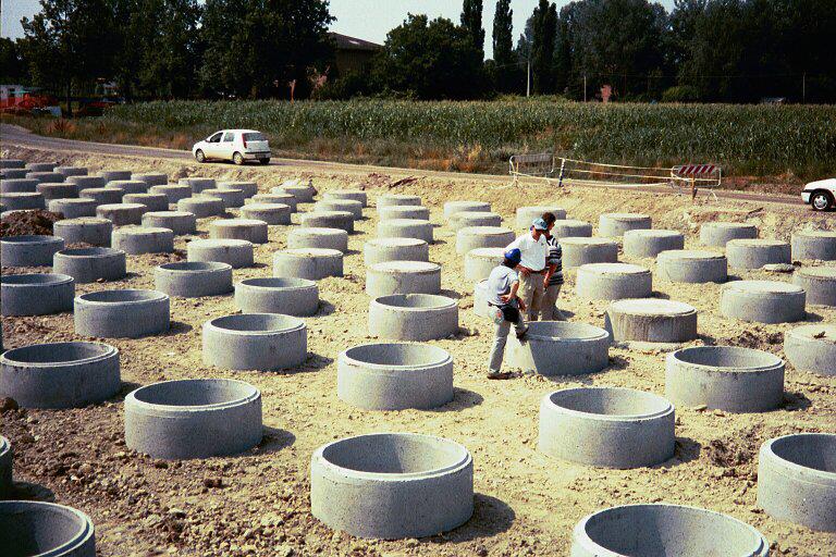 Pilecaps on CFA piles for column-supported embankment. From Brown et al. (2007). Pilecaps on CFA piles for column-supported embankment. From Brown et al. (2007).