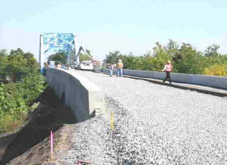 Completed T-Wall column supported embankment for Rancocas Bridge approach. From FHWA (2004) Completed T-Wall column supported embankment for Rancocas Bridge approach. From FHWA (2004)