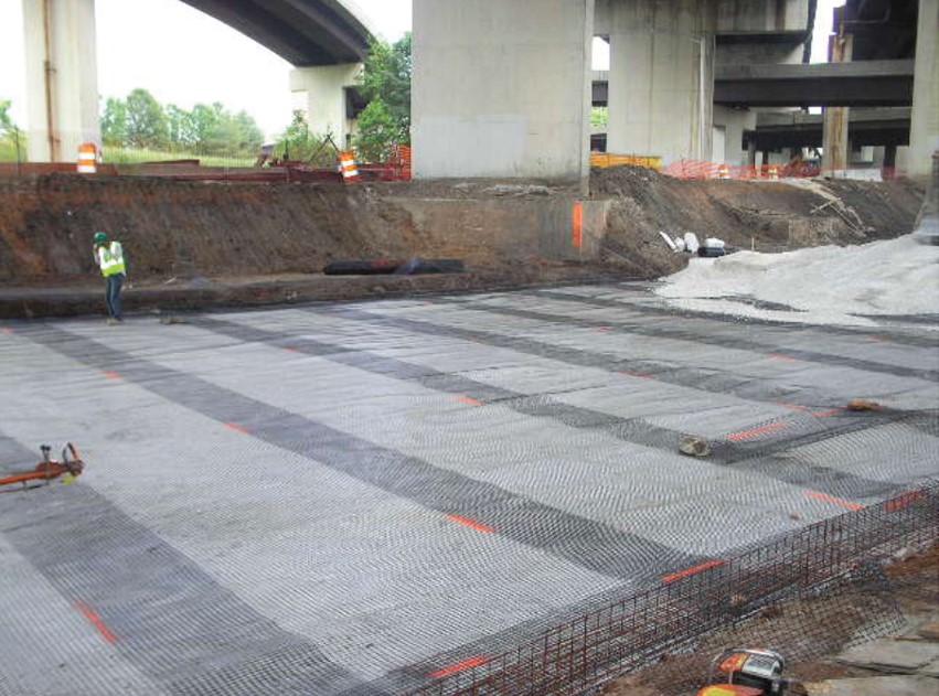 Geosynthetic placement for a CSE with alternate roll direction from the previous layer. (Courtesy of Jim Collin). Geosynthetic placement for a CSE with alternate roll direction from the previous layer. (Courtesy of Jim Collin).