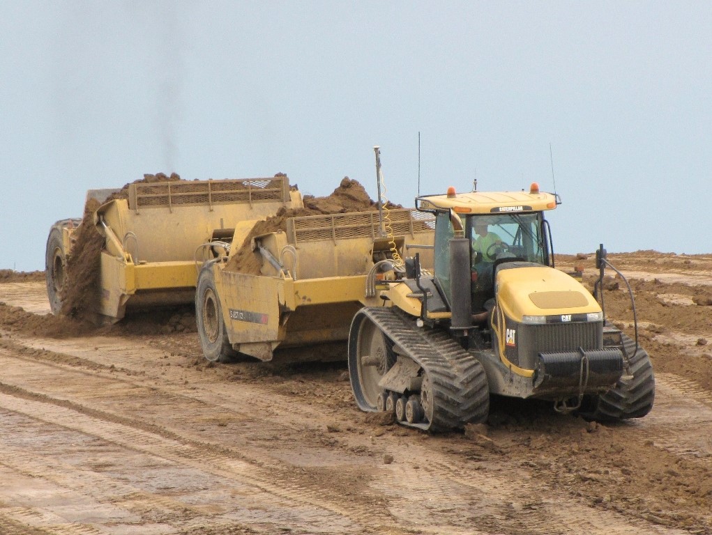 Towed scrapers on Stage C of Highway 14, Waseca, MN.From EquipmentImages.net. Towed scrapers on Stage C of Highway 14, Waseca, MN.From EquipmentImages.net.