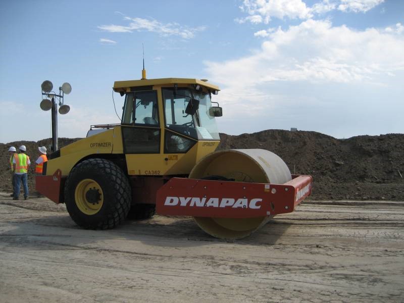 Dynapac smooth drum roller equipped with CMV measurement technology. (Courtesy of David White and Pavana Vennapusa of Iowa State University.) Dynapac smooth drum roller equipped with CMV measurement technology. (Courtesy of David White and Pavana Vennapusa of Iowa State University.)