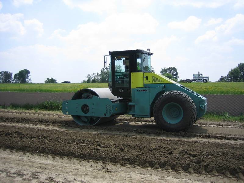 Ammann smooth drum roller equipped with roller-integrated ks measurement technology. (Courtesy of David White and Pavana Vennapusa of Iowa State University.) Ammann smooth drum roller equipped with roller-integrated ks measurement technology. (Courtesy of David White and Pavana Vennapusa of Iowa State University.)