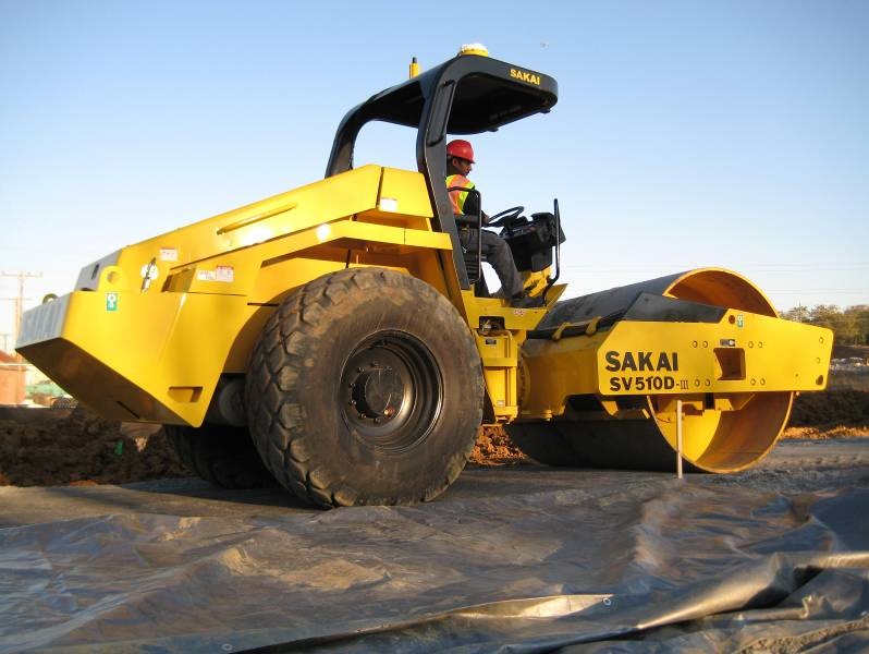 Sakai smooth drum roller equipped with CCV measurement technology. (Courtesy of David White and Pavana Vennapusa of Iowa State University.) Sakai smooth drum roller equipped with CCV measurement technology. (Courtesy of David White and Pavana Vennapusa of Iowa State University.)