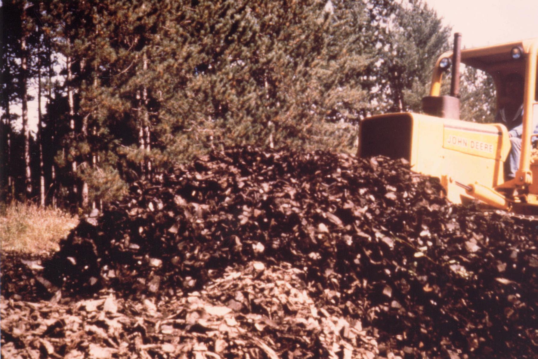 Fill construction with tire shreds. Courtesy of FHWA. Fill construction with tire shreds. Courtesy of FHWA.