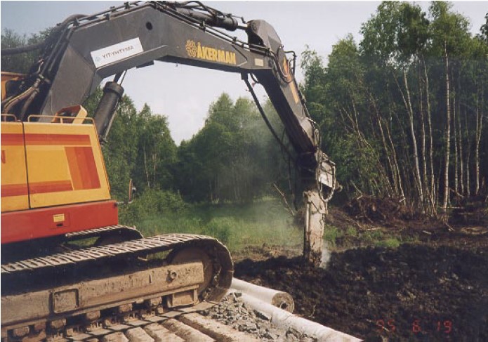 Mass stabilization of peat to support a roadway embankment in Sweden. From Jelisic and Leppanen (1999). Mass stabilization of peat to support a roadway embankment in Sweden. From Jelisic and Leppanen (1999).