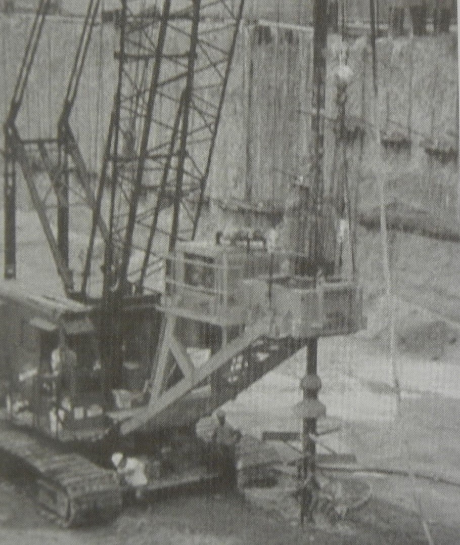 Crane-mounted shallow soil mixing equipment, wet method. From Topolnicki (2004). Crane-mounted shallow soil mixing equipment, wet method. From Topolnicki (2004).