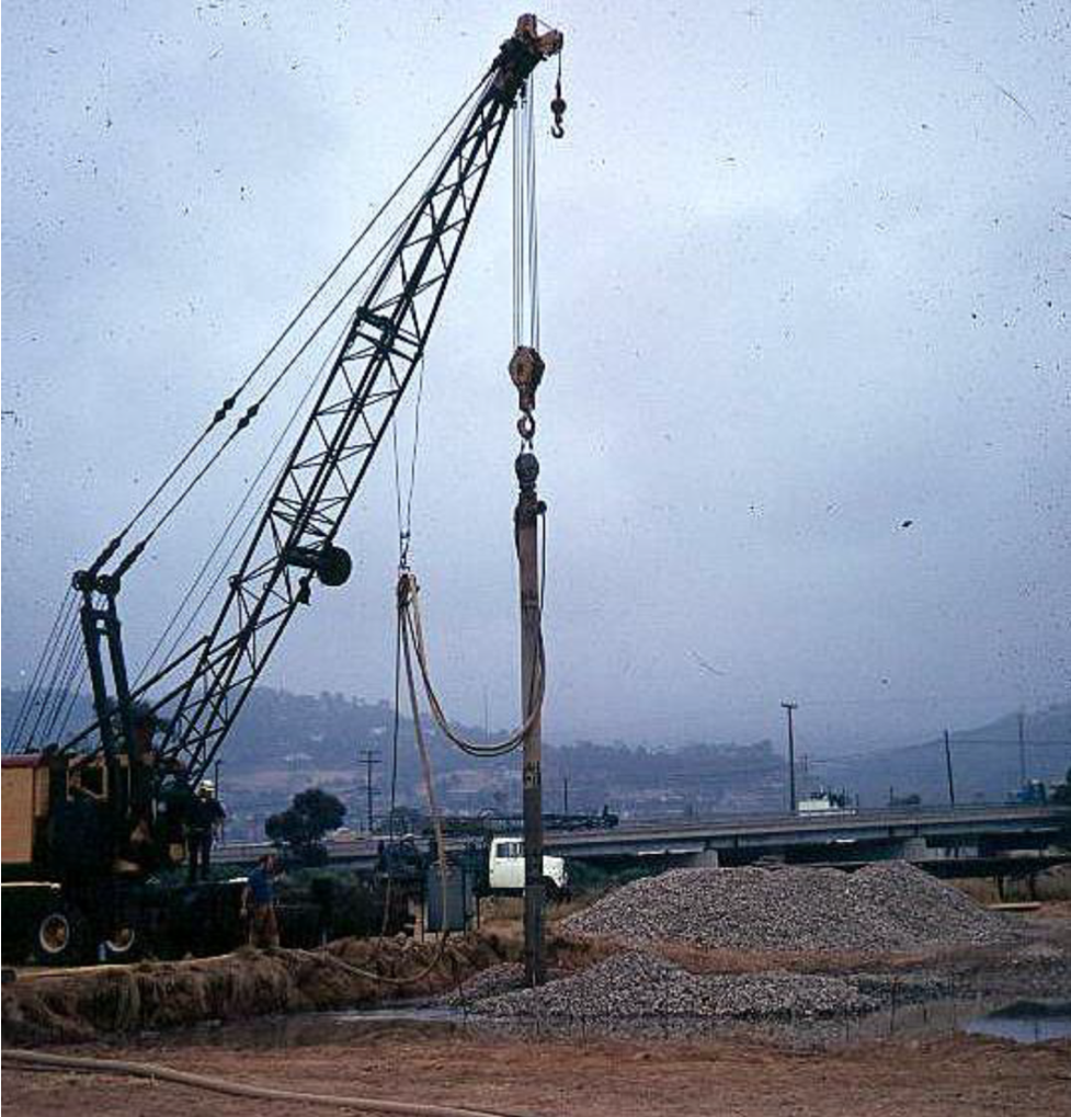 Construction of stone column by wet top feed method. (Photograph courtesy of Jame Mitchell) Construction of stone column by wet top feed method. (Photograph courtesy of Jame Mitchell)
