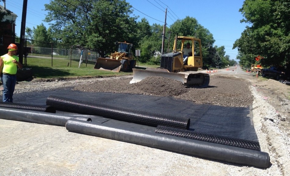 Layout of geogrids and coverage with fill materials.