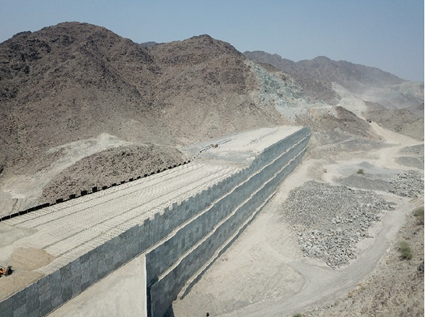 Photo of 43-meter high Mechanically Stabilized Earth Wall in United Arab Emerates 