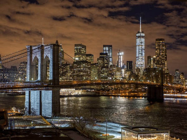 Color photo of the Brooklyn Bridge